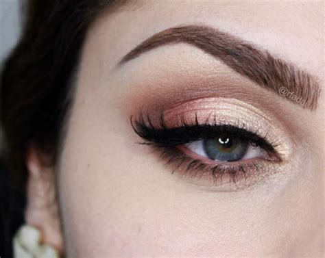 Soft Shimmery Gold And Peach Eye We This Moncheribridals Com