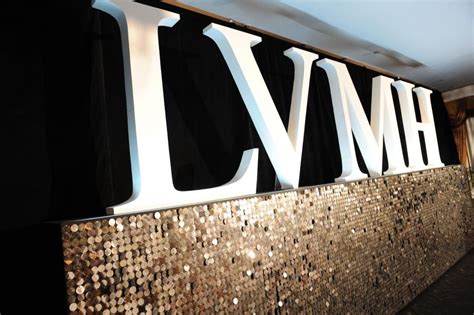 The lvmh group brings together truly exceptional maisons. Coronavirus: LVMH converte le fabbriche di profumi per ...