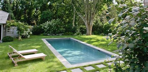You'd love a sprawling outdoor lounge, but simply don't have the space. Awesome Small Pool Design Ideas for Home Backyard - Hoommy.com