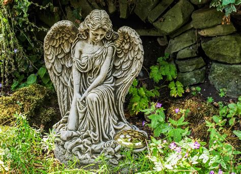 Stonecast Garden Ornaments Memorial Angel Statue
