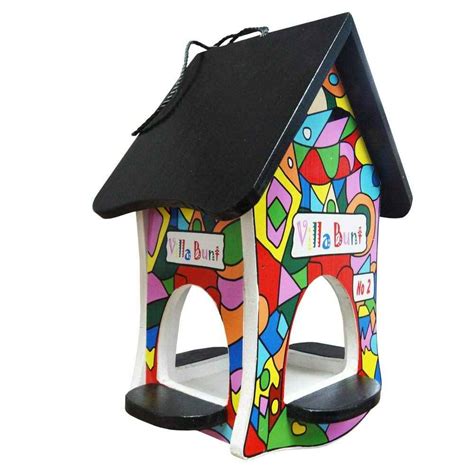 Buntes Vogelhaus Garten im farbenfrohem Design