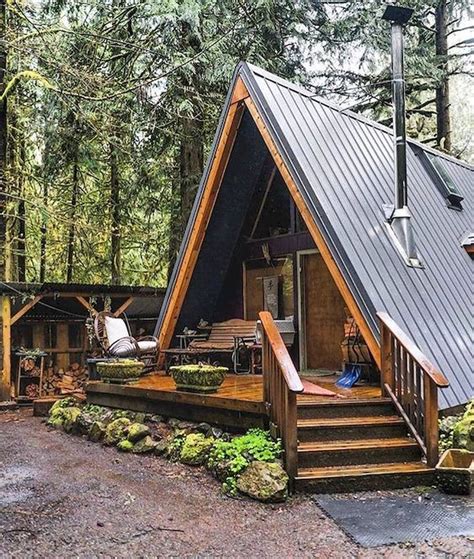 Awesome 70 Suprising Small Log Cabin Homes Design Ideas