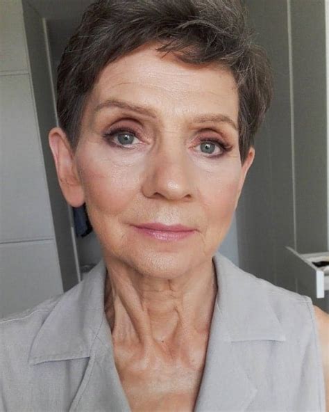 30 Makeup Looks For 70 Year Old Women To Try This Season Sheideas