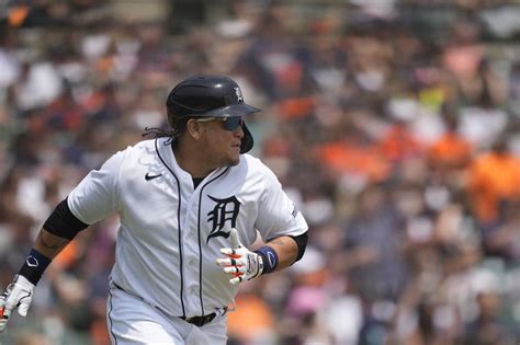 miguel cabrera doubles twice but tigers lose 8th straight