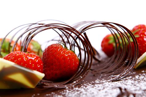 Beautiful Chocolate Garnishes To Upgrade Your Desserts All Created