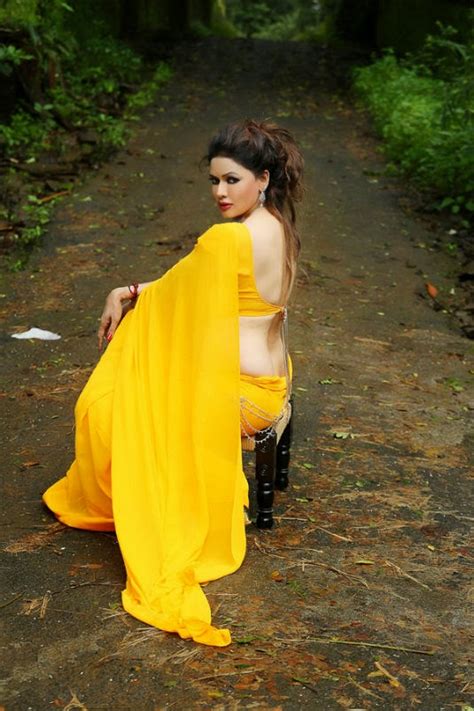 Poonam Jhawar Hot In Yellow Backless Blouse Saree Photos Wow 350