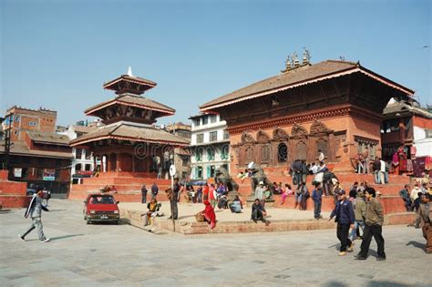Vida De Calle En Katmandu En El Cuadrado De Durbar Nepal Foto De