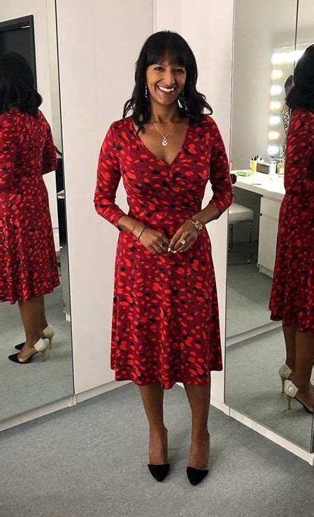 Pin By Richard Heff On Ranvir Singh Sexy Older Women Celebrities Female Christmas Party Outfit