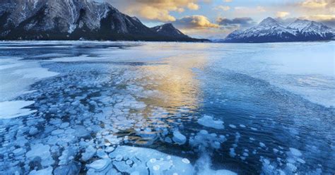 Abraham Lake In Winter Is Gorgeous And Explosive Photos Huffpost