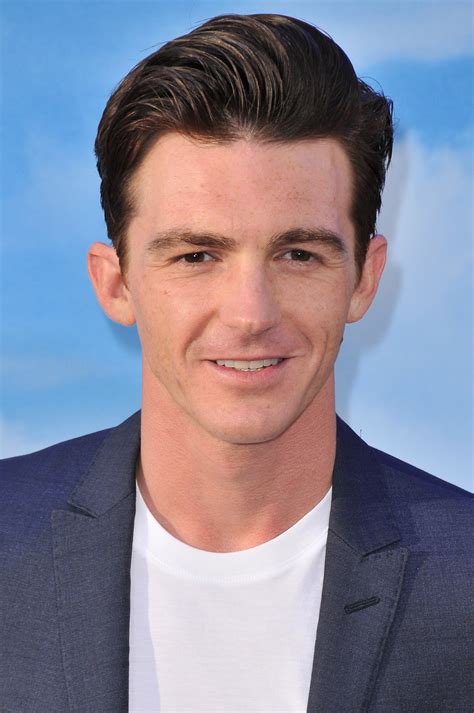 Drake bell, known for his role as drake parker on the nickelodeon sitcom drake and josh, has been indicted on two charges involving a minor. Drake Bell Is Now Absolutely Ripped - LADbible