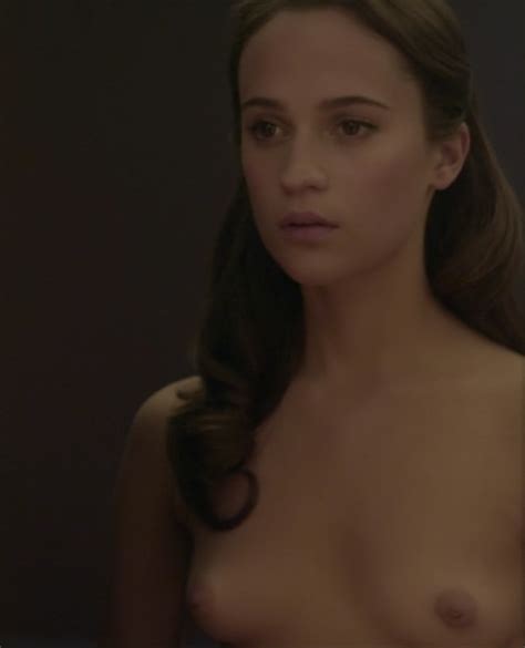 Alicia Vikander Desnuda En Ex Machina.