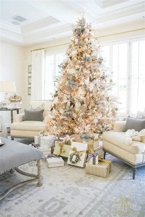 23 Fabulous Flocked Christmas Tree Decorating Ideas