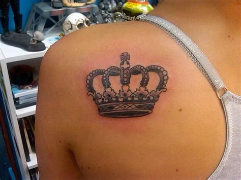 Share More Than Female Crown Tattoo Latest In Eteachers