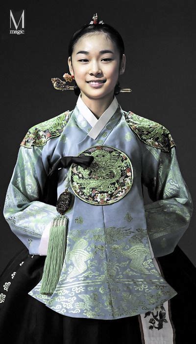 figure skater kim yuna dressed up in hanbok korean traditional dress hanbok korean traditional