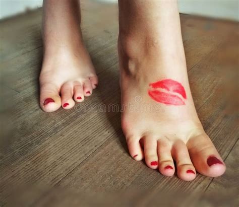 Nylon Feet Kiss Telegraph