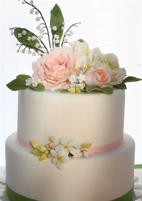 wedding cake with sugar flower topper in spring colors recetas para cocinar tortas flores