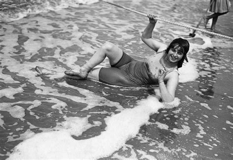 34 Vintage Snapshots Capture People Have Fun On Deauville Beach From