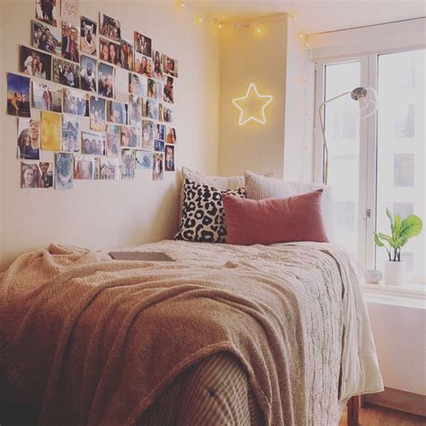 30 Dorm Room Wall Ideas Decoomo