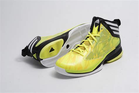 Adidas Crazy Fast 提供攻防兩端絕佳戰力