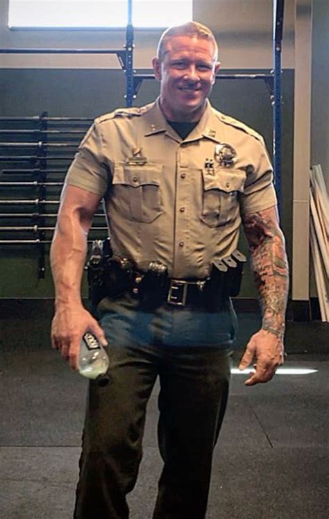 Pin By Belt Thick On Cops Military Men In Uniform Sexy Big Men Sexy
