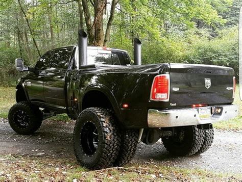 Pin By Marladonnelly On 〰 Jacked Up 〰 Lifted Chevy Trucks Jacked Up