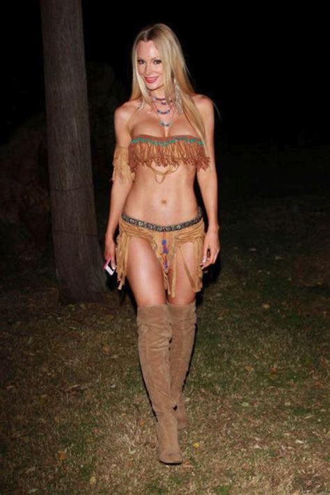 Girls Dressed In Hot Native American Outfits 37 Pics