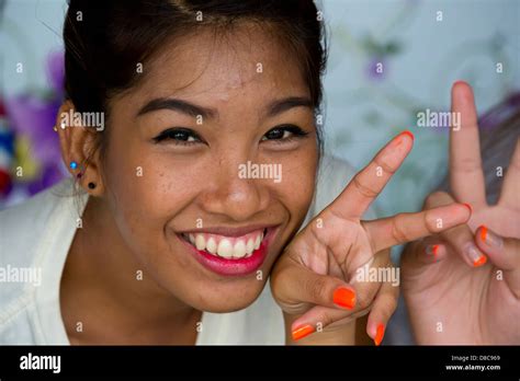 Thai Massage Girl Phuket Thailand Fotos Und Bildmaterial In Hoher Aufl Sung Alamy