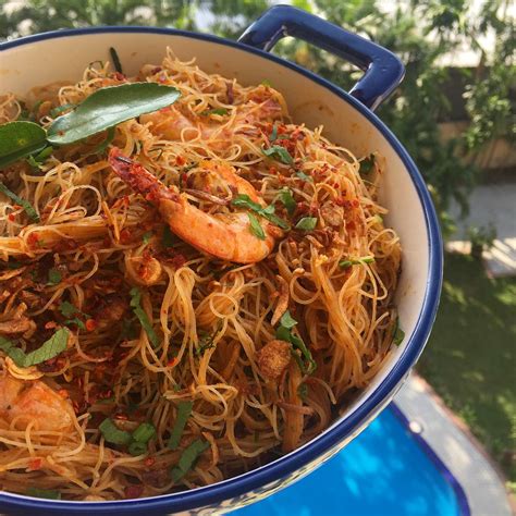 Cara memasak sawi putih dengan bihun jagung. Cara untuk membuat Bihun Goreng Tomyam yang Padu dan ...