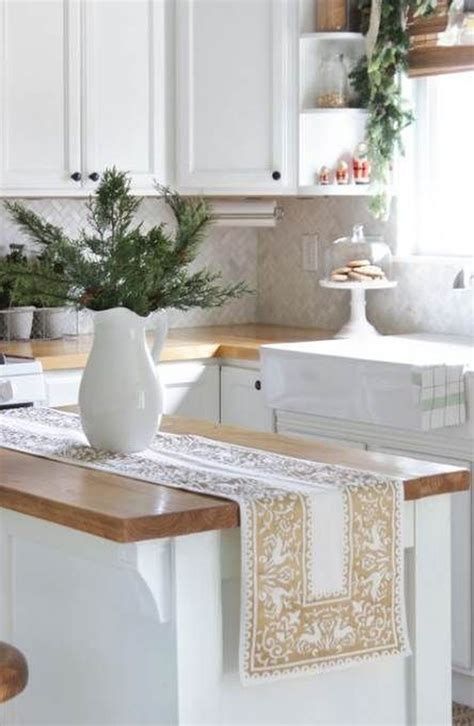 31 Popular Christmas Decor Ideas For Kitchen Island Hmdcrtn