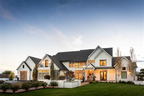 18 Beautiful Farmhouse Exterior Designs You Will Fall In