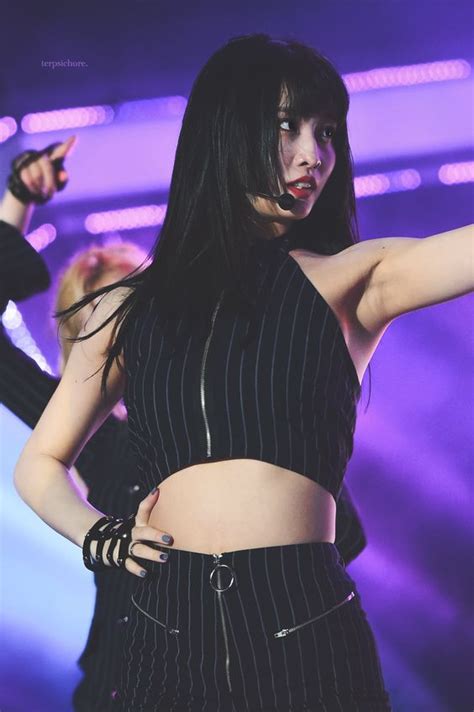 10 Times Twices Momo Showed Off Her Amazing Toned Abs In A Gorgeous