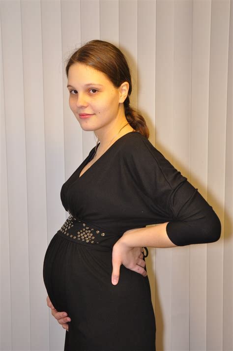 the wonderful journey of motherhood belly shot 25 weeks