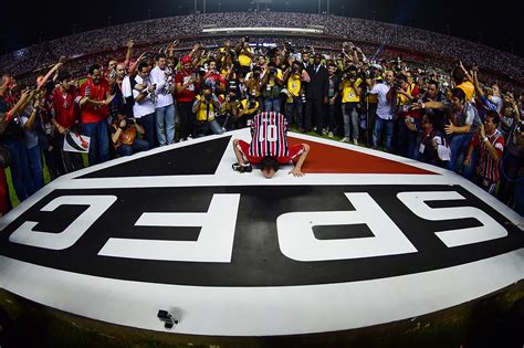 São paulo fixtures tab is showing last 100 football matches with statistics and win/draw/lose icons. Retrospectiva: Tricolor derruba figurões, aposenta ídolos ...
