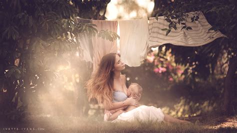 Stunning Photos Of Moms Breastfeeding Outside Show Nursing In Public Is Ok Bored Panda