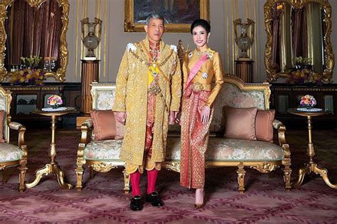könig von thailand offizielle fotos mit freundin sineenat wongvajirapakdi gala de