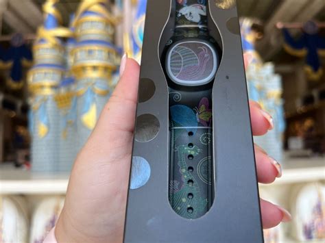 ‘disney s electrical light parade and the haunted mansion magicband at walt disney world