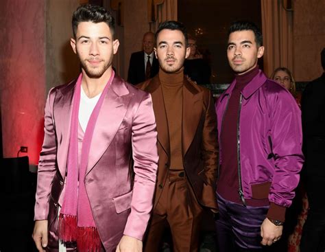Jonas Brothers Perform Renée Zellweger Receives Courage Award