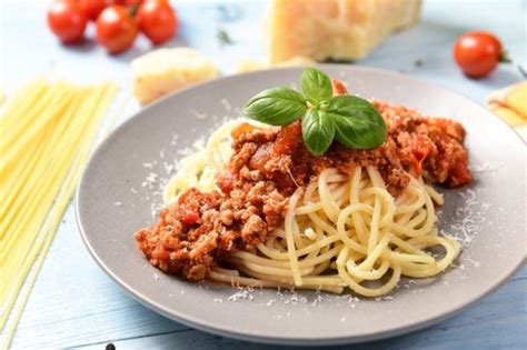 Cómo se hace el espagueti a la boloñesa ingredientes y receta italiana