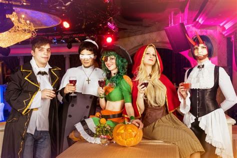 Adult Halloween Parties A Simple How To Guide Cool Halloween