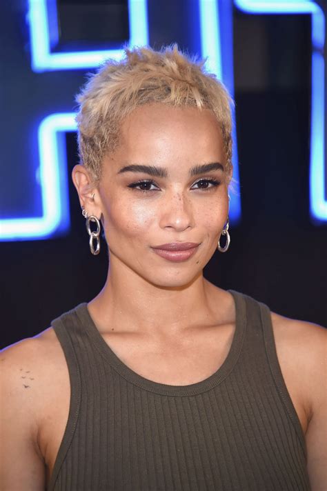 zoe kravitz pixie cut - Google Search | Celebrity pixie cut, Pixie