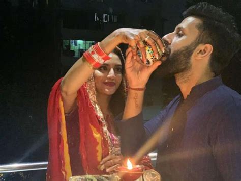 Nusrat jahan, nikhil jain's wedding: Nusrat Jahan looks stunning as she celebrates her first ...