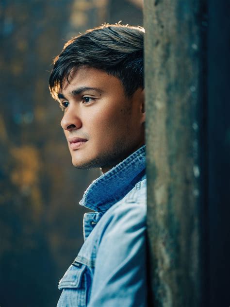 Connecting people around the world through a passion for great food and travel. Matteo Guidicelli shows off his hidden tattoo for the ...