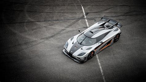 Wallpaper Satu Warna Mobil Sport Koenigsegg Agera One 1 Roda