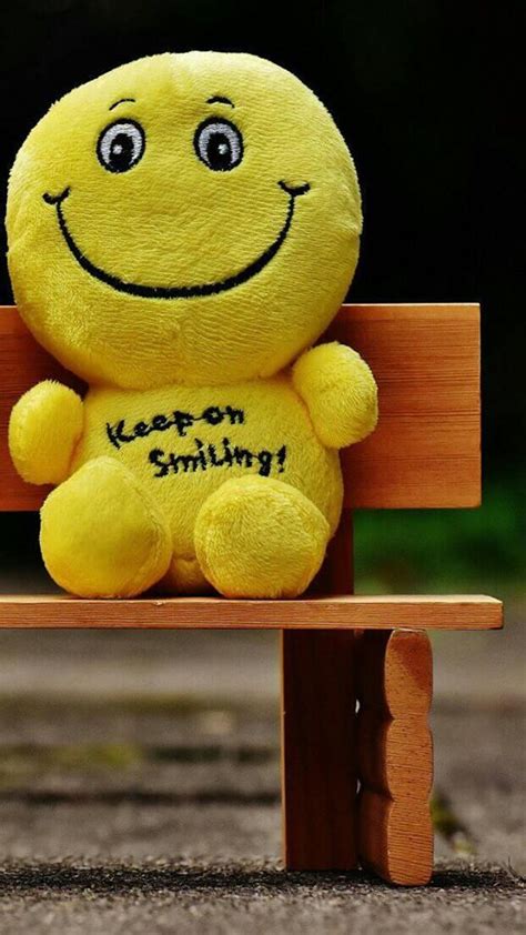 Keep On Smiling Wallpaper Cool Backgrounds In 2020 Smile Wallpaper