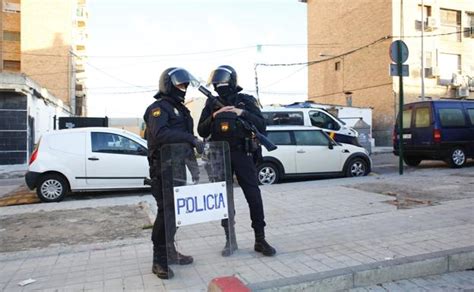 Maybe you would like to learn more about one of these? Operación antidroga en Granada | Más de 70 policías actúan ...