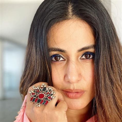Hina Khans Graceful Powder Pink Salwar Kameez Could Be Your Everyday