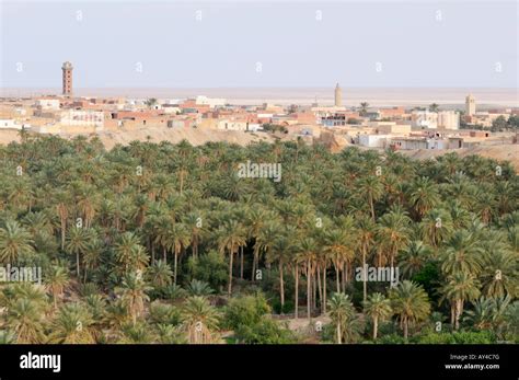 Nefta Oasis Tunisia Hi Res Stock Photography And Images Alamy