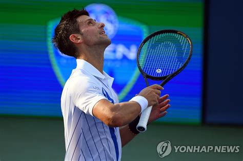 이태훈 1타 차 선두 악천후 강행군…김주형 2위. 승리 기뻐하는 조코비치 | 연합뉴스