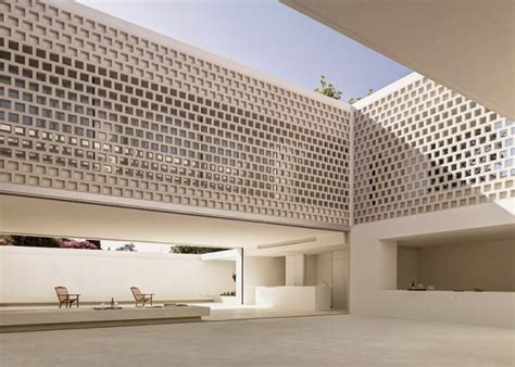 Perforated Walls Bring Light Into Gus Wüstemann S Los Limoneros House