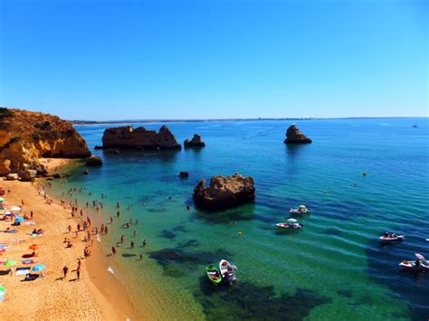 Lagos live science center is 1 km from the accommodation. Praia da Dona Ana: Secret Tips you should know